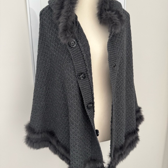 Hooded Grey Knitted Cape with Rabbit Fur Trim Dolce Cabo O/S - Picture 7 of 15